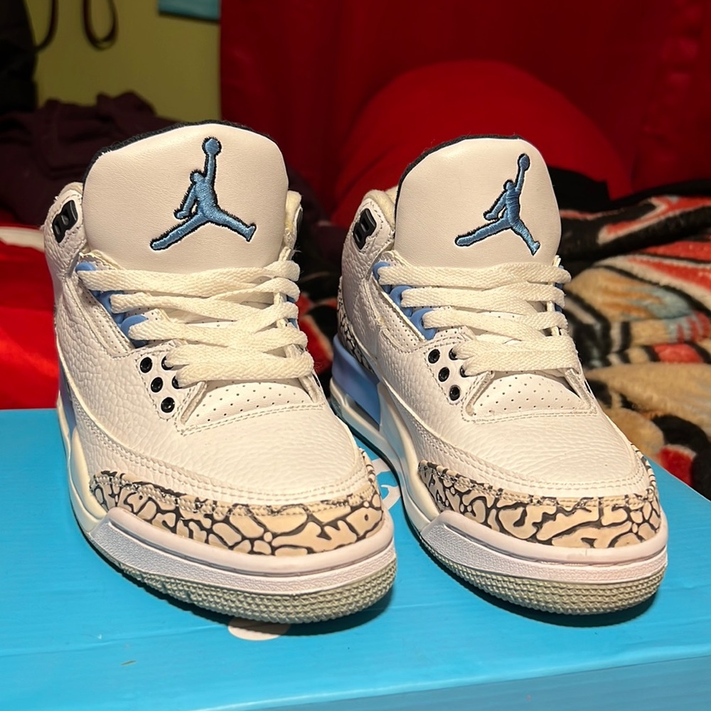 Air Jordan retro 3’s. Size four in mens, size 5.5 in womens.